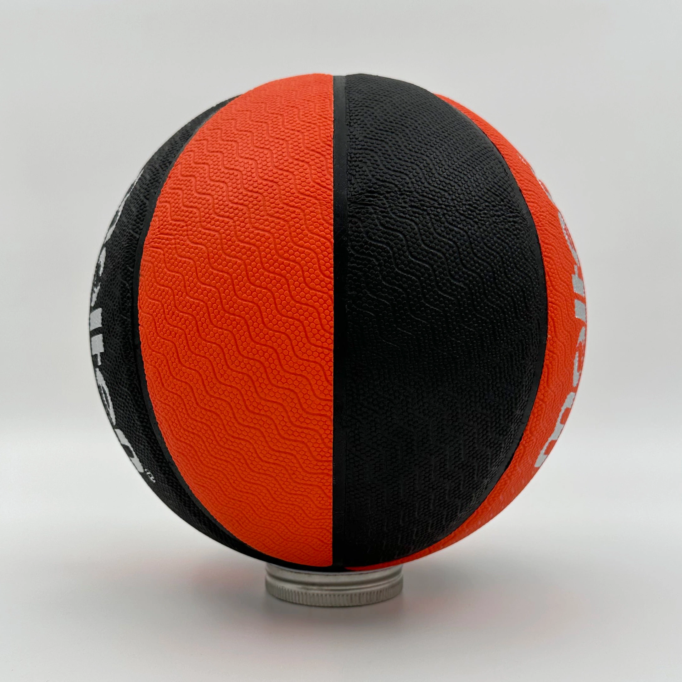 توپ بسکتبال چرمی مولتن سایز 7