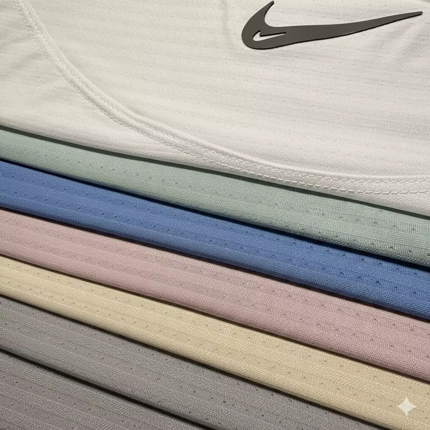 تاپ زنانه برند نایک یوتاب فلامنت